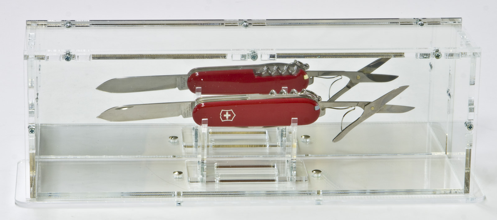 Front Perspective of the Pocket Knife Display Case